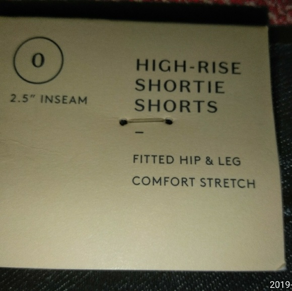 Ladies Jean shorts - Picture 2 of 3